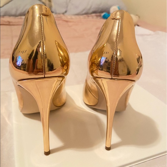 Absolutely gorgeous pair of heels 👠 🥰 size 8.5 - Picture 4 of 5